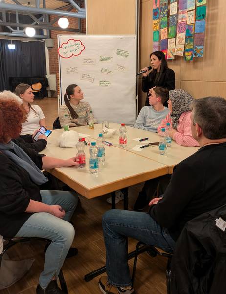 Für den Hertener Stadtbezirk Mitte haben sich Interessierte zur Themenkonferenz "Gemeinsam zum Wir" im Bürgerhaus Herten getroffen.