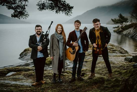 Nach den erfolgreichen Konzerten der „Young Scots Trad Awards Winner Tour“ in 2018 und 2019 stehen auch in diesem Jahr vom 26. Februar bis zum 15. März wieder vier junge schottische Ausnahmemusikerinnen und -musiker in 19 Spielstätten in Deutschland