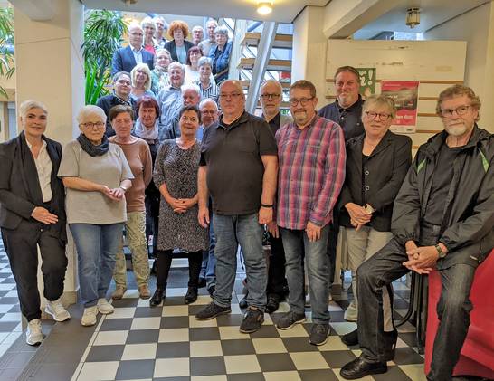 Die gewählten und stellvertretenden Mitglieder des Seniorenbeirates der Stadt Herten mit Bürgermeister Matthias Müller (vorne 5.v.r.), Geschäftsführerin Christiane Rohde (Mitte r.) und dem beratenden Mitglied Frauke Dikomey vom Caritasverband Herten (vorne l.). Die gewählten und stellvertretenden Mitglieder des Seniorenbeirates der Stadt Herten mit Bürgermeister Matthias Müller (vorne 5.v.r.), Geschäftsführerin Christiane Rohde (Mitte r.) und dem beratenden Mitglied Frauke Dikomey vom Caritasverband Herten (vorne l.).