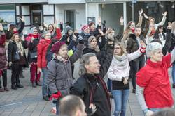 Tanzende Teilnehmer des Aktionstages One Billion Rising in Herten