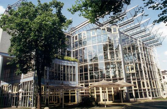 Glashaus (Rotunde, Bistro) mit Grün (07/99) Glashaus (Rotunde, Bistro) mit Grün (07/99)