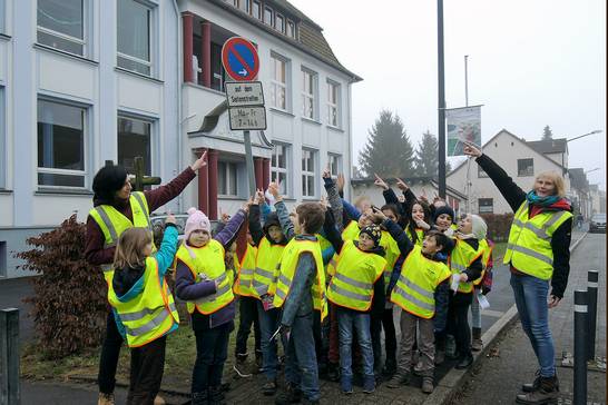 Kinderfreunde: Kein Parken vor Schulen (1) Kinderfreunde: Kein Parken vor Schulen (1)