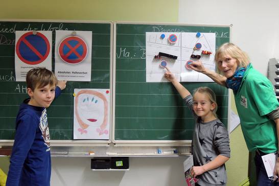Kinderfreunde: Kein Parken vor Schulen (2) Kinderfreunde: Kein Parken vor Schulen (2)