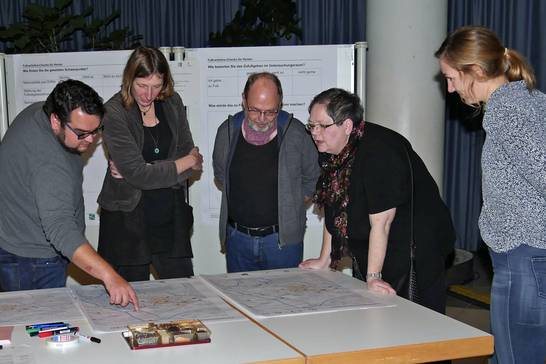 Beim Abschlussworkshop im Glashaus werden die bisherigen Ergebnisse des Fußverkehrs-Checks präsentiert. Alle Interessierten sind hierzu herzlich eingeladen.