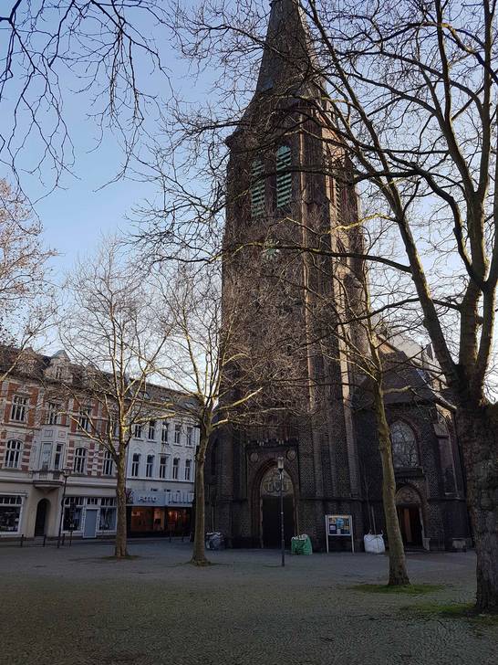 Im Zuge der Umsetzung des Gestaltungskonzeptes „Der Park kommt in die Stadt“ starten nach der südlichen Ewaldstraße und dem Bramhügel jetzt die Planungen für den dritten Bauabschnitt, den Antoniuskirchplatz sowie die Antoniusstraße. 