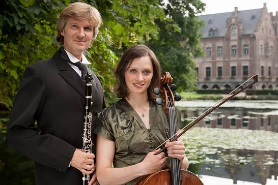 Das „DuoScope“, bestehend aus Andy Miles an der Klarinette und Laura Wiek am Cello, verspricht ein Konzert voller Leidenschaft, spannend und abwechslungsreich. Das „DuoScope“, bestehend aus Andy Miles an der Klarinette und Laura Wiek am Cello, verspricht ein Konzert voller Leidenschaft, spannend und abwechslungsreich.