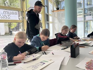 Kinder malen urbane Kunst