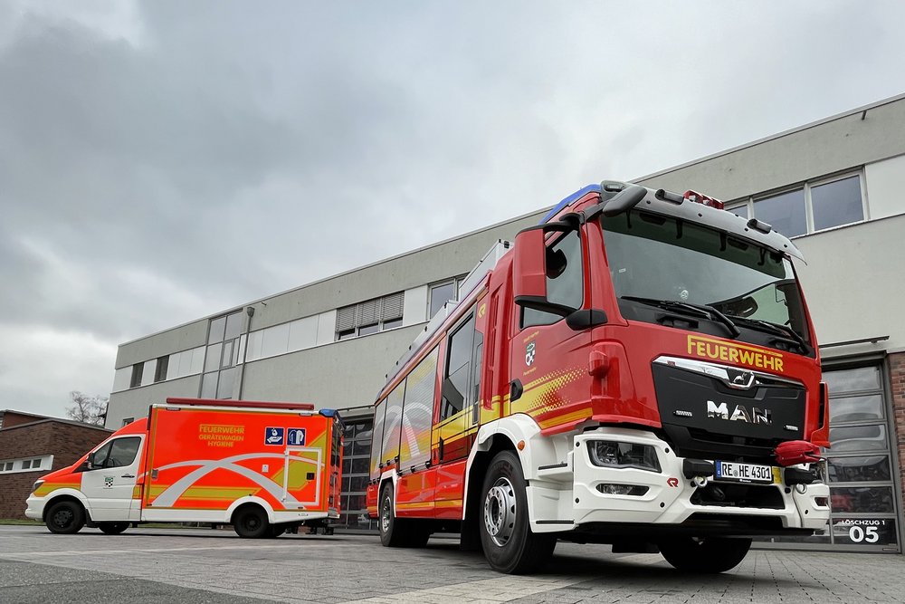 Neues Hilfeleistungslöschfahrzeug und Gerätewagen Hygiene (2)