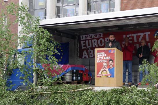 Adnan Kandemir (Gewerkschaft Nahrung-Genuss-Gaststätten) betonte in seiner Ansprache, dass er den geplanten Herta-Verkauf mit Sorge sieht, um so wichtiger sind Tarifverträge, Betriebsräte und Solidarität.