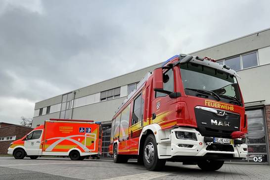 Zwei neue Fahrzeuge modernisieren den Fuhrpark der Berufsfeuerwehr Herten - Das Hilfeleistungslöschfahrzeug (HLF) und der Gerätewagen Hygiene. 